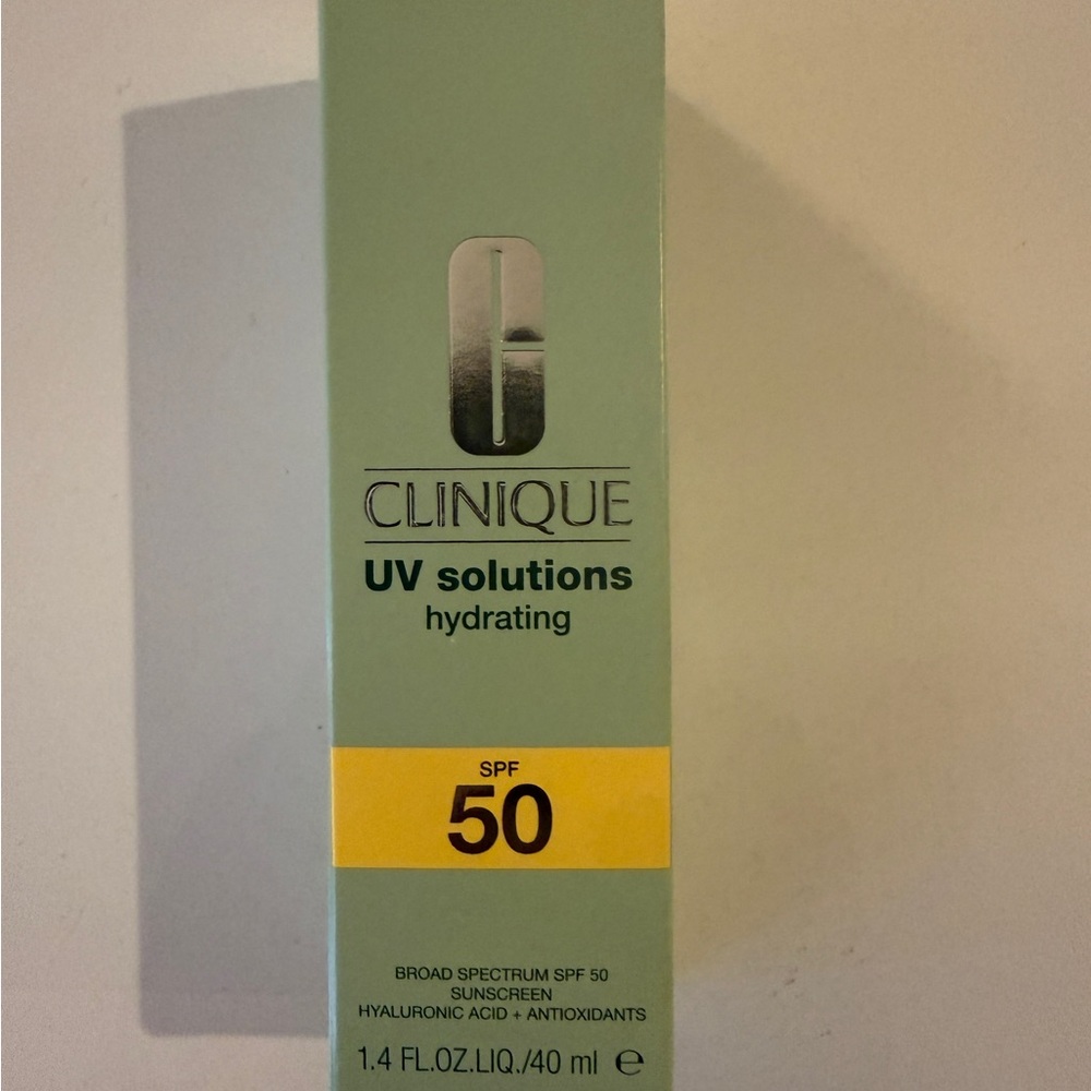 Clinique UV Solutions Hydrating SPF 50